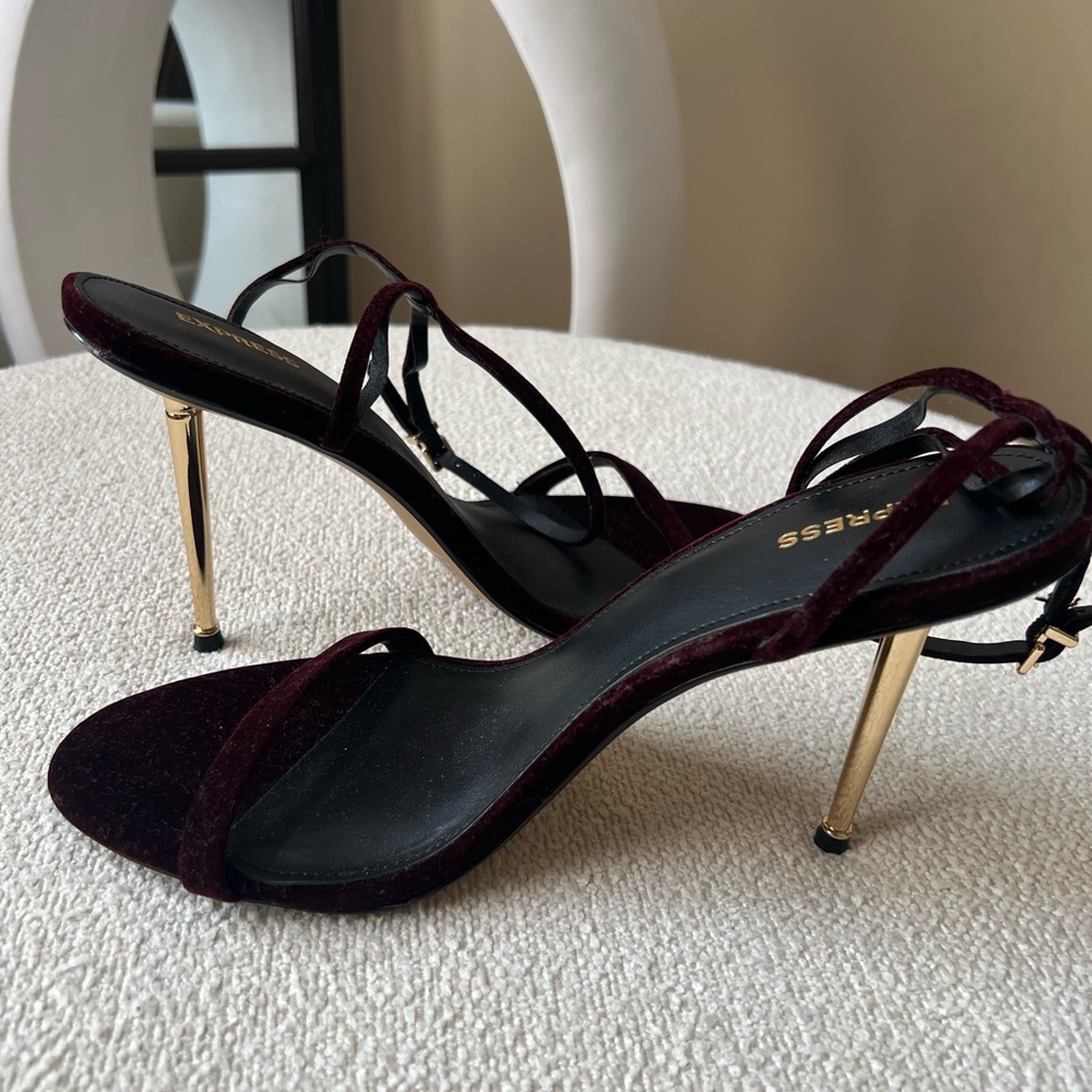 Elegant Burgundy Heels with Gold Accents Size 10